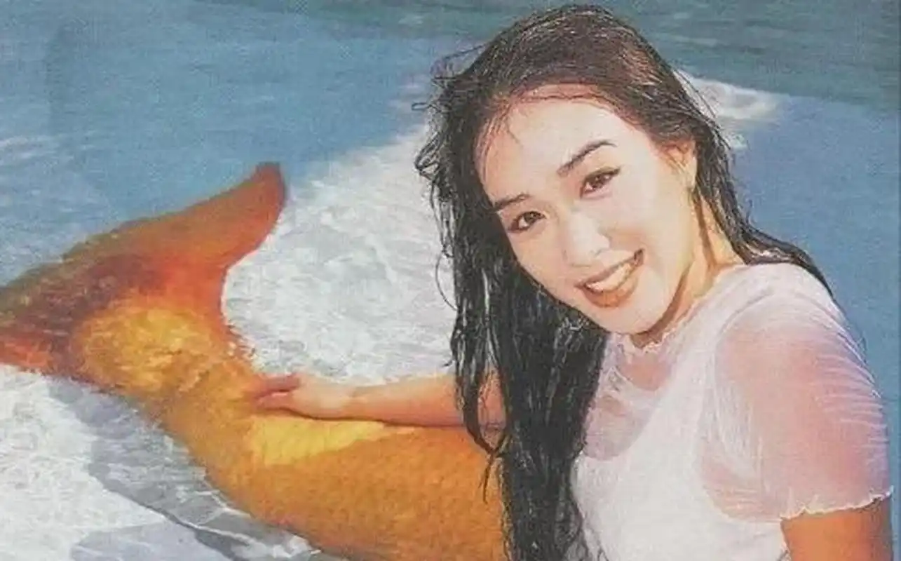 1994年,钟丽缇主演的《人鱼传说》吸引了全国人民的关注,被封为桌美