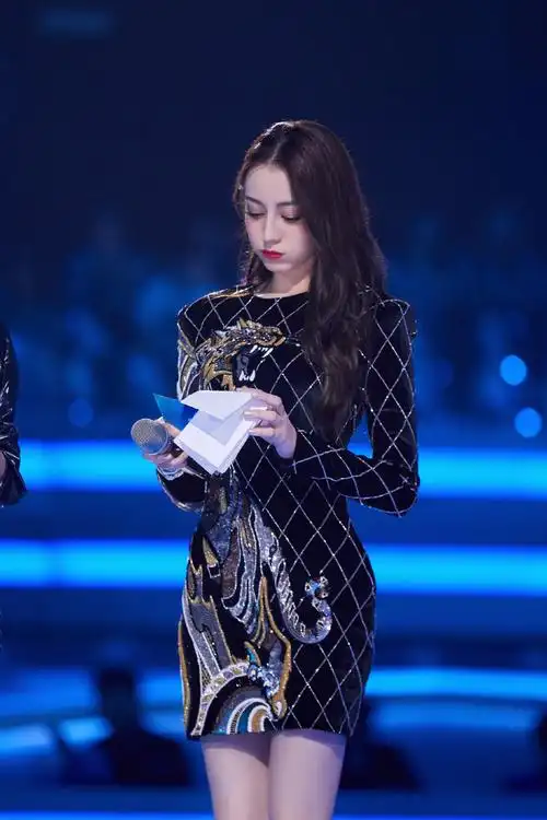 > 迪丽热巴创造营绝美舞台图片(5/13)