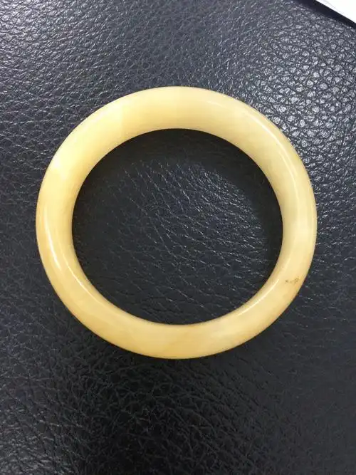 请懂的人帮我看看这个黄玉石手镯