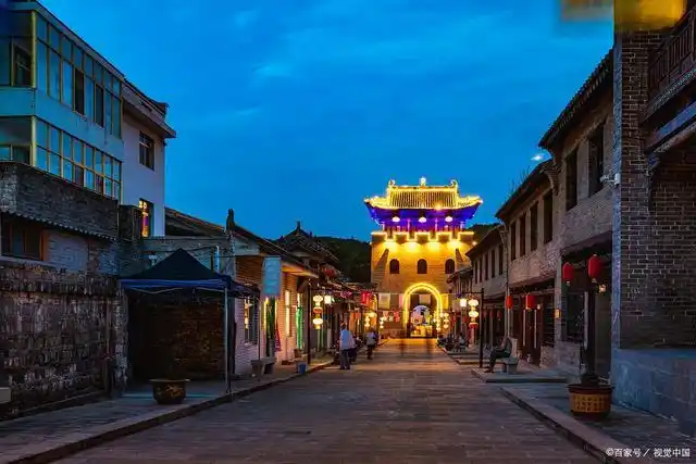 郑州是中国河南省的省会,也是一座具有悠久历史和文化的古城.