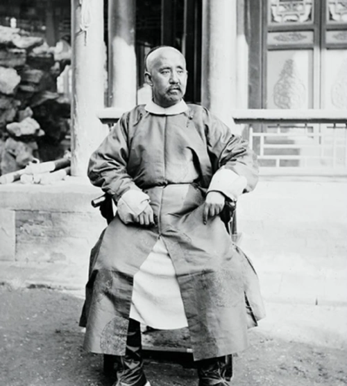 清朝官员老照片个个威风八面派头十足