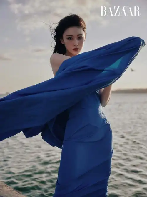 张馨予300颗钻石头饰造型#@张馨予钻石头饰造型登保加利亚芭莎杂