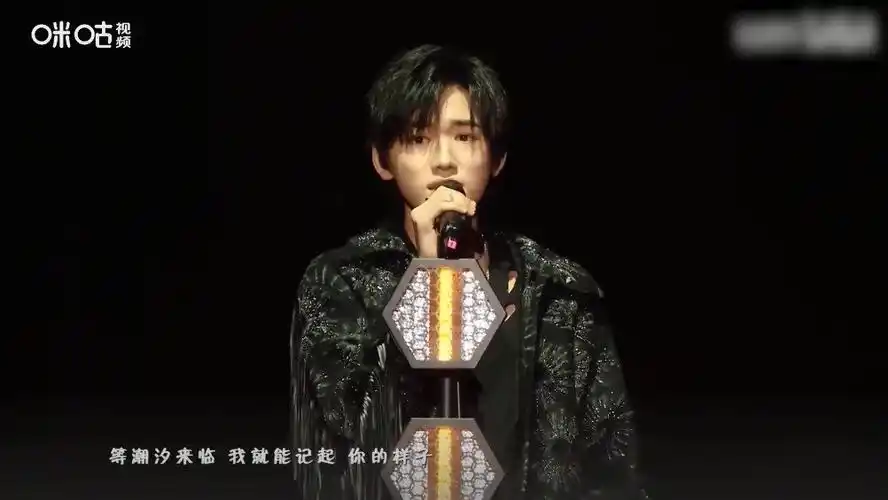 宋亚轩《凄美地》立麦舞台!