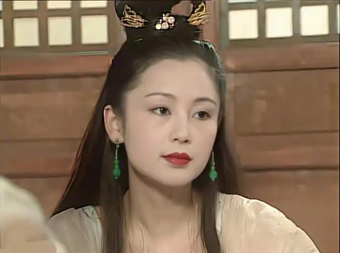 30  了出演《春光灿烂猪八戒》里的嫦娥,依旧美得让人无法移目.