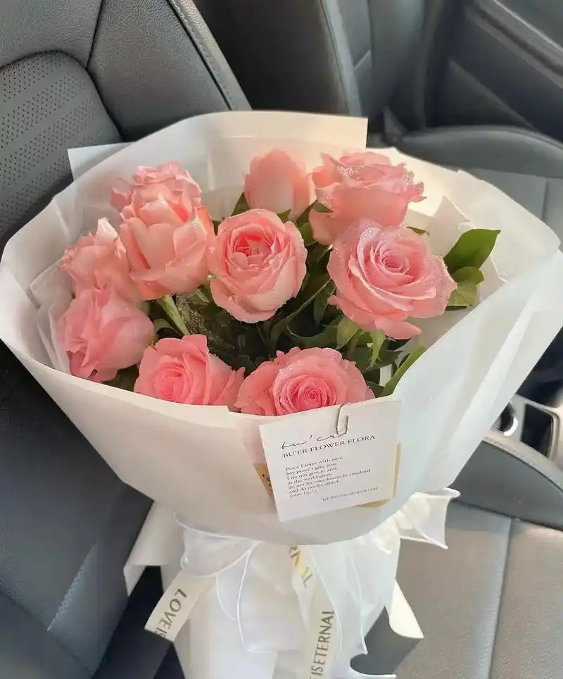 鲜花小知识day91 戴安娜玫瑰的花语是"爱上你是我今生最大 - 抖音