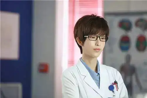 《青年医生》中的欧阳雨露,再次搭档任重演情侣.