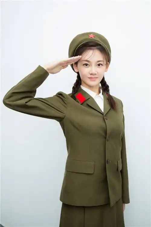 饰演萧穗子杨采钰,出生于1992年9月28日,饰演林丁丁李晓峰,八零后