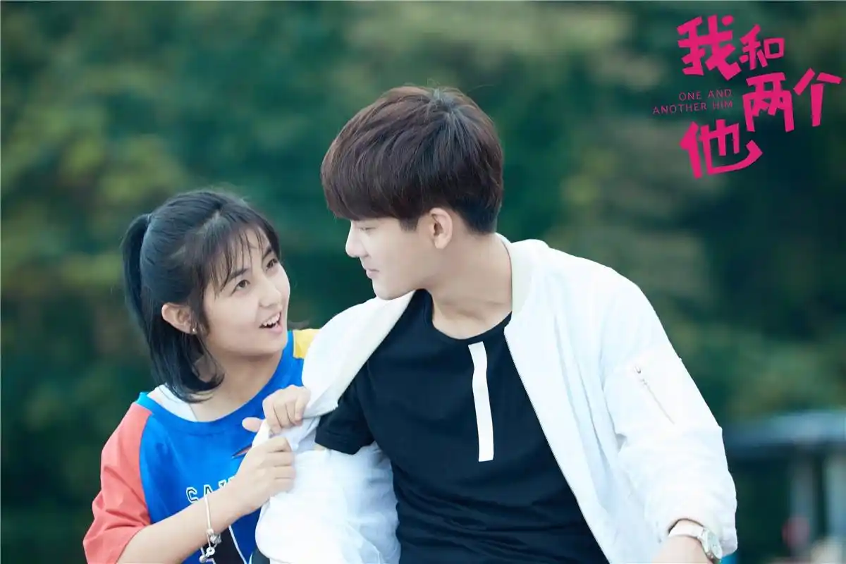 张子枫熊梓淇上演"面条吻"《我和两个他》多对cp多种爱情观