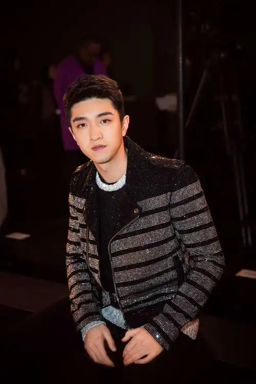 金瀚现身巴黎男装周 新生代硬核小生彰显不凡魅力__凤凰网