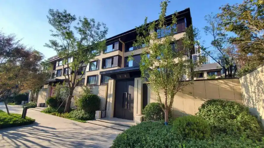 佑安府的门头还是挺气派的二环边的别墅