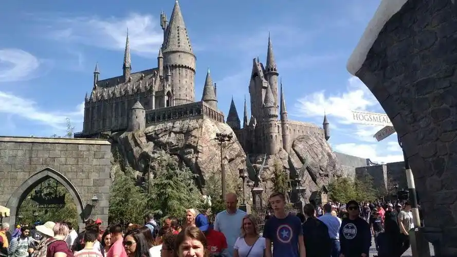 《哈利波特》电影里的魔幻城堡建筑.