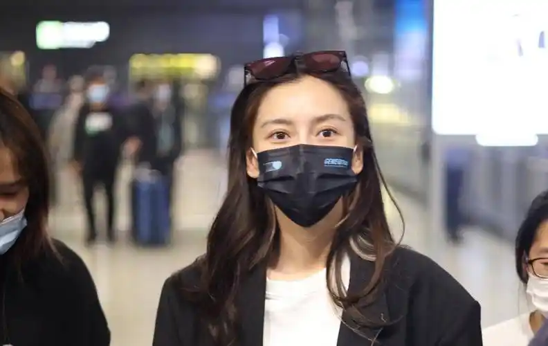 angelababy 杨颖"抽"了一支烟!天使"堕落"的原因?_李晨_黄晓明_女人