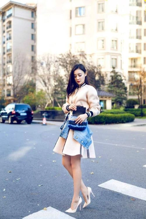 袁姗姗在早年都经历了些什么?