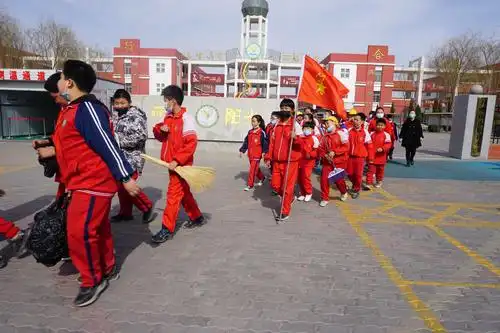 "听党话 知党恩 传承雷锋精神 争做时代新人" --石嘴山市丽日小学开展
