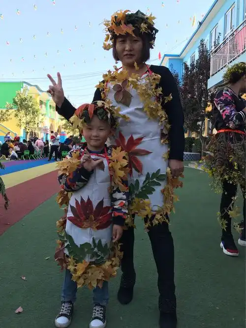 清涧县第一幼儿园中二班亲子活动—树叶时装秀