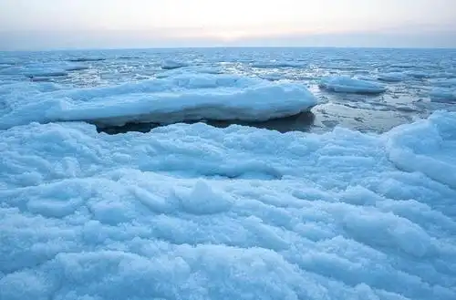 河北秦皇岛冬日海冰美如画