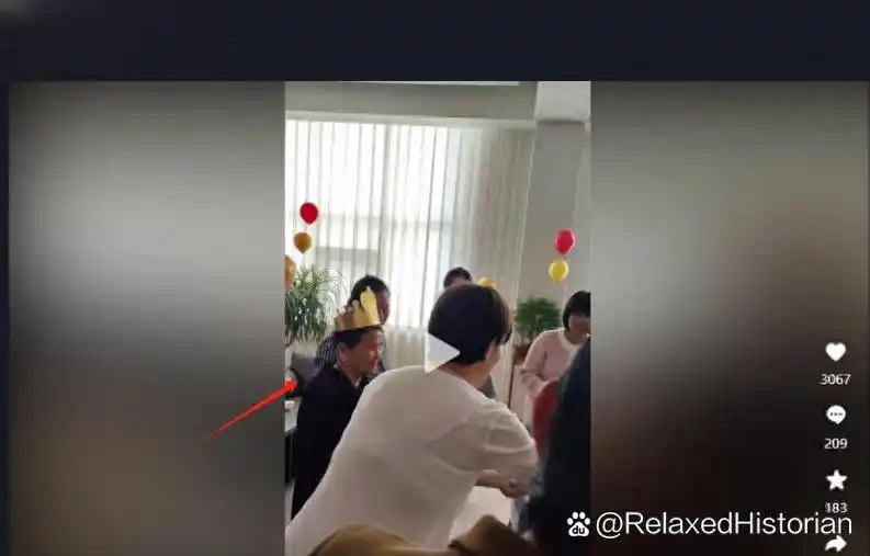 杨子妈妈喜迎88岁生日 杨子的妈妈刘丽芹迎来了88岁生日,家族成员团聚