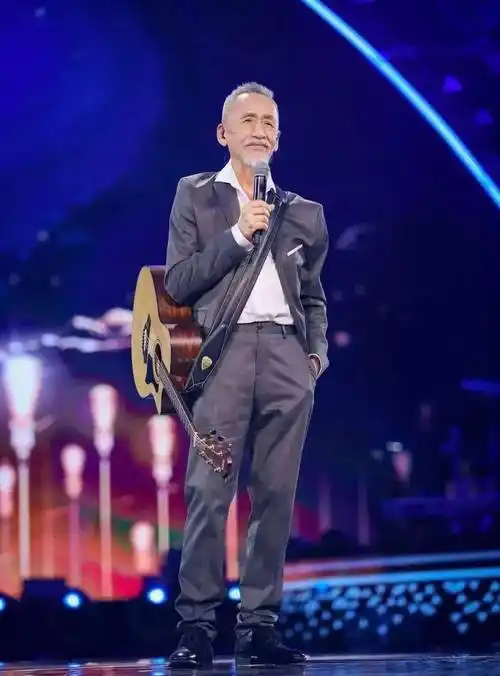 陈彼得他站在台上就是一种感动