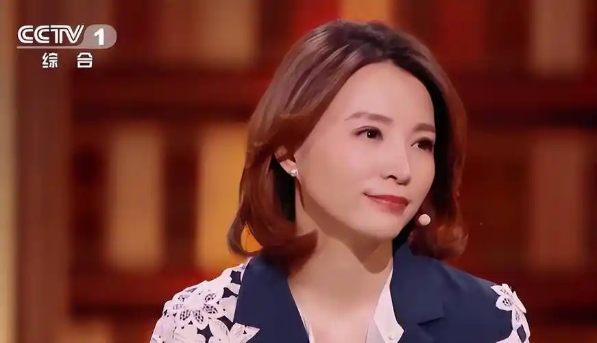 24小时之内6个瓜:戏精大s将复出,董卿老公失联半年公司被处罚_董卿