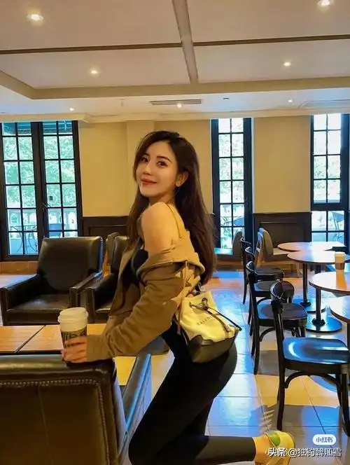 宁波时尚美女博主温柔如水甜美的笑容令人心动