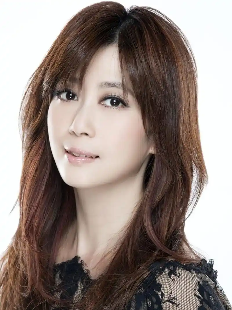 孟庭苇当年在台湾绝对是天后级别,长相清纯又漂亮,清亮又甜美的声音