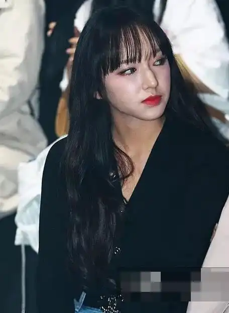 程潇美颜人设崩溃奶潇成痘痘潇镜头下皮肤干到起皮