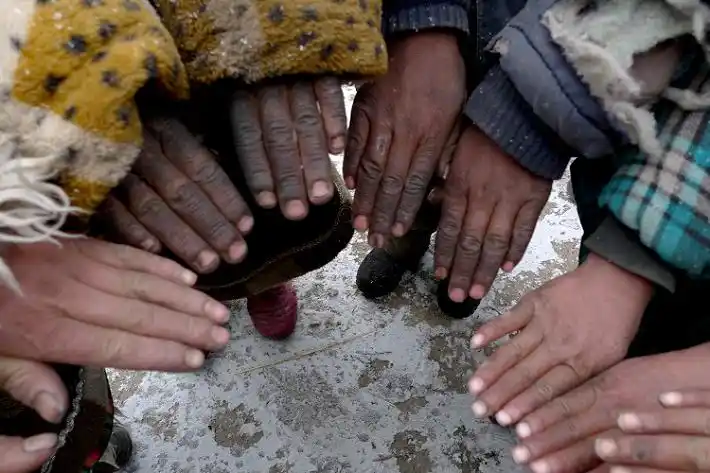 让人看了心酸的图片(寒冬中的青海山区贫困学生)