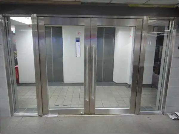 180度双开玻璃门-东刚玻璃有限公司-东刚防火玻璃,防火玻璃门|建筑