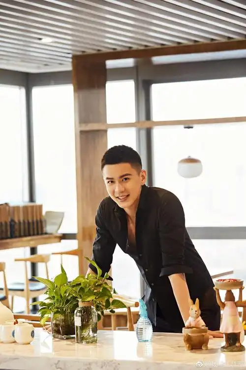 杨鸣_演员_作品_个人资料_简历_生日_留言 - 酷乐米