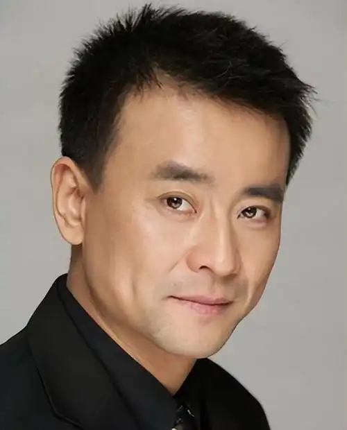 演员罗钢:娶小23岁郝蕾,陪娇妻战胜家族遗传病,48岁老来得子