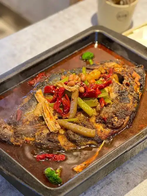 长沙 | 被朋友强烈安利的瓦缸烤鱼!好吃哭