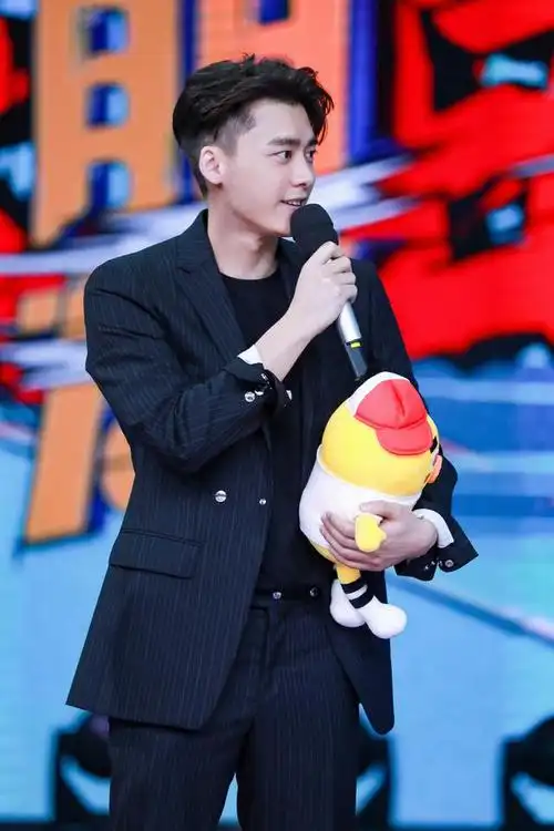 李易峰最近穿什么衣服(行走的荷尔蒙来啦)(7)