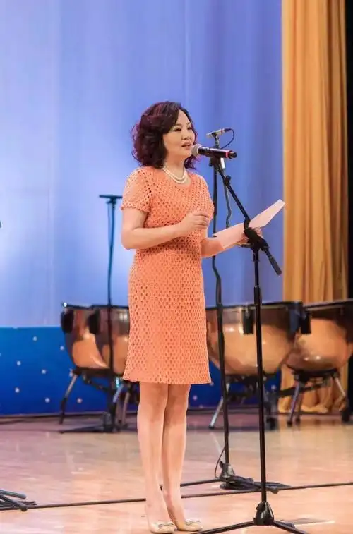 她是实力派女高音师从周小燕先生是廖昌永的师姐人生经历更是传奇