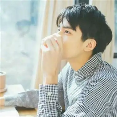 最新版2021男生阳光帅气头像因你的不信任内心悄悄破损