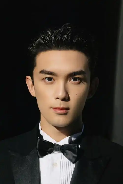 吴磊今天官宣两部电影