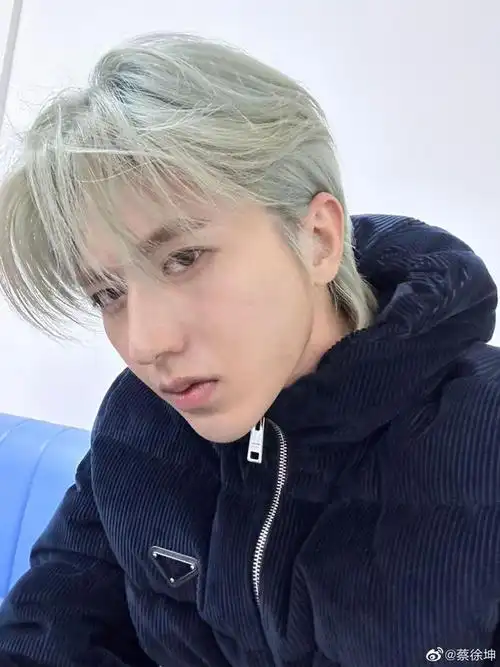 蔡徐坤神隐7天道歉承认交往c女揭真相我在自责和懊悔中