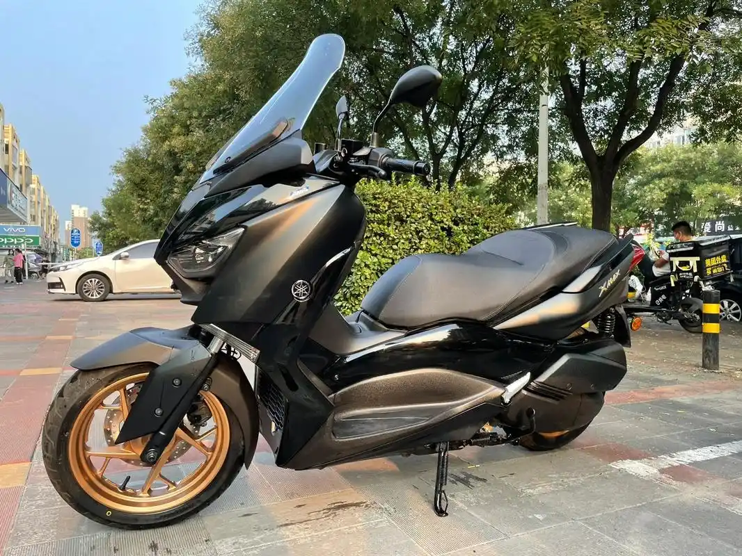 雅马哈xmax300 割爱试出,雅马哈xmax300黑金配色,21年11月份旗舰店提