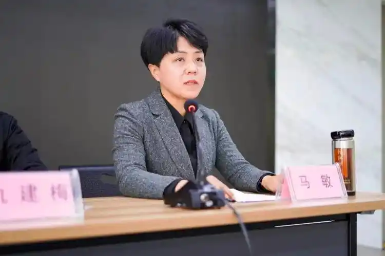 江苏有线宜兴分公司召开干部大会