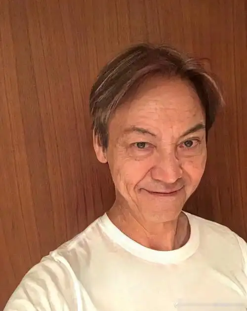 33岁陈伟霆自拍挑战特效,瞬间老30岁,皮肤松弛大变样!