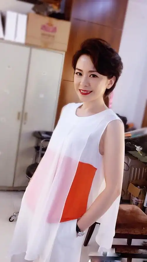 潘仪君是难得的全能型女艺人唱歌演戏主持样样精通