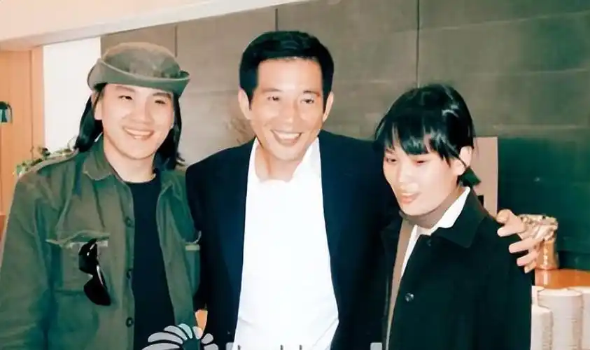 秦汉离开邵乔茵40年:女儿当助理,儿子性格和自己截然相反