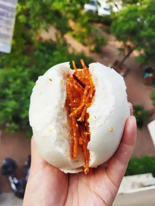 我这馒头77辣条的吃法,纯粹是因为它好吃!好吃好嘛!