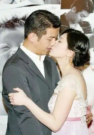 贾静雯:手撕"渣男"前夫,砸2600万"夺女",嫁小鲜肉后很幸福_父亲_吴敦