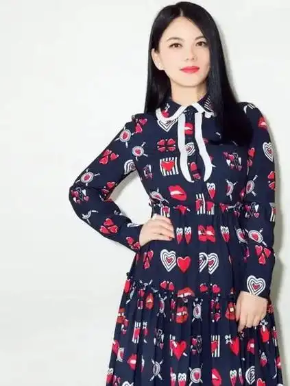 将花衬衫西装穿出女boss气场的就服李湘一姐就是一姐