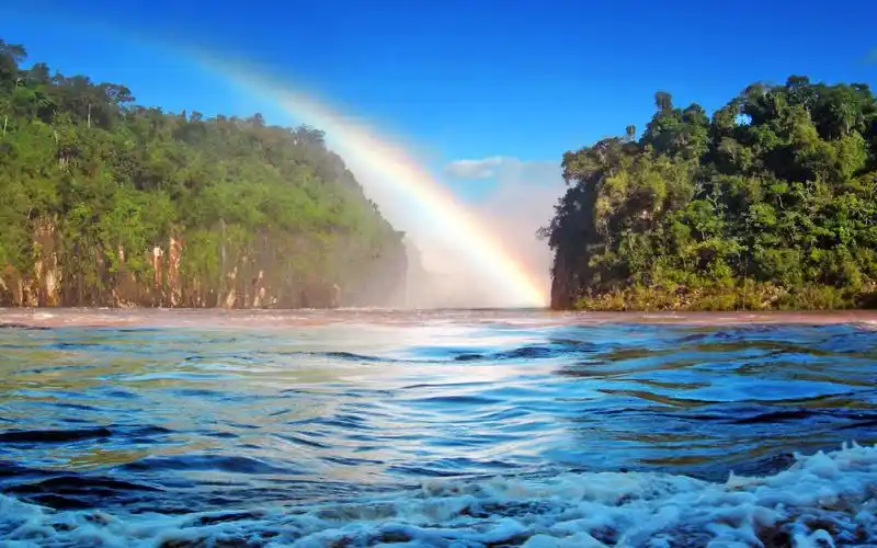 绝色景色下的彩虹大海高清壁纸 _ 图片网