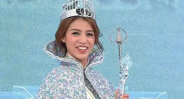 被称史上最丑港姐亮相为应届冠军加冕终于卸任我真的很高兴