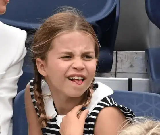 7岁夏洛特古灵精怪,在镜头面前挤眉弄眼,每一帧都像极了表情包_凯特