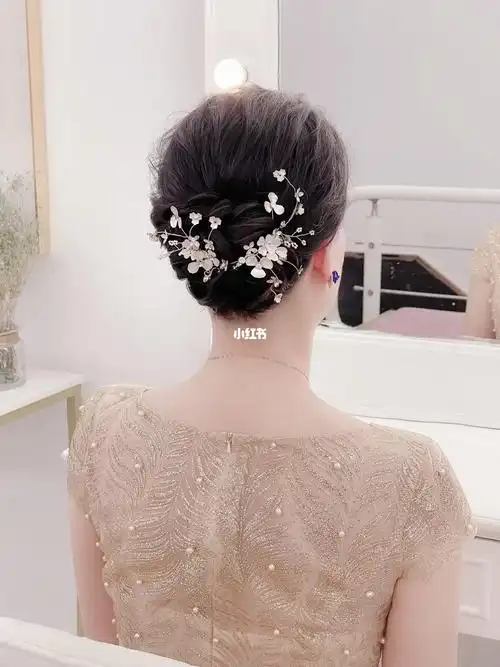 低盘发妈妈造型详细步骤都在里面啦!你学会了吗?