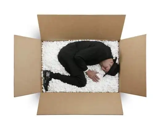 俯视,室内,白天,衬衫,帽子,欧洲,欧洲人,仅一个男性,仅一个人,蜷缩