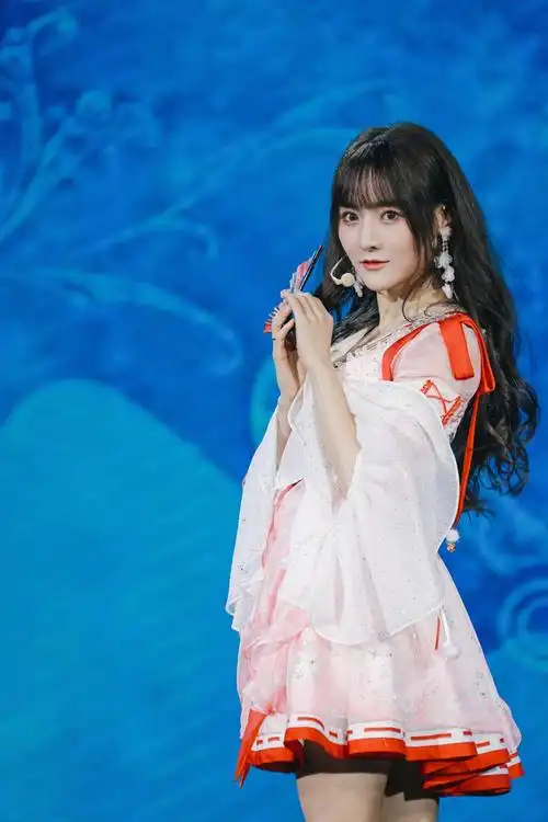 snh48莫寒办庆生会自曝压力大 透露即将毕业努力个人发展